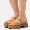 Ugg Ashton Slide - Muiltjes Met Hak - Toast