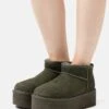 Ugg Classic Ultra Mini Platform - Enkellaarsjes Met Plateauzool - Moss Green